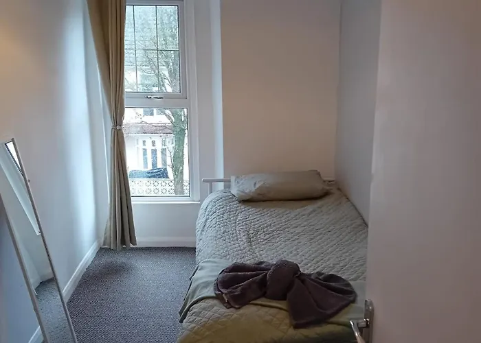 Swansea Central Large Beach House