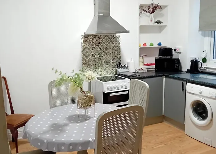 Swansea Central Large Beach House